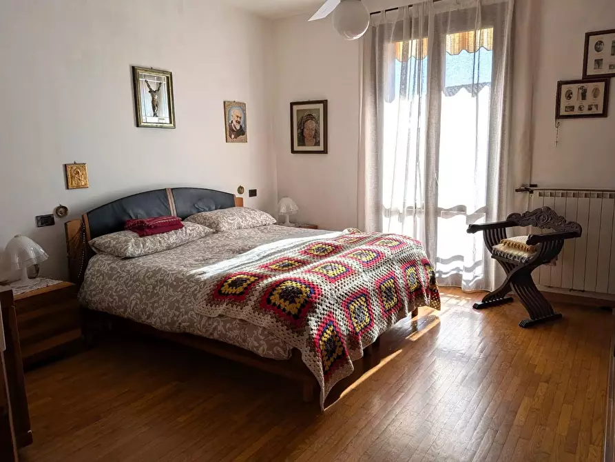 Immagine 36 di Porzione di casa in vendita  a Massa