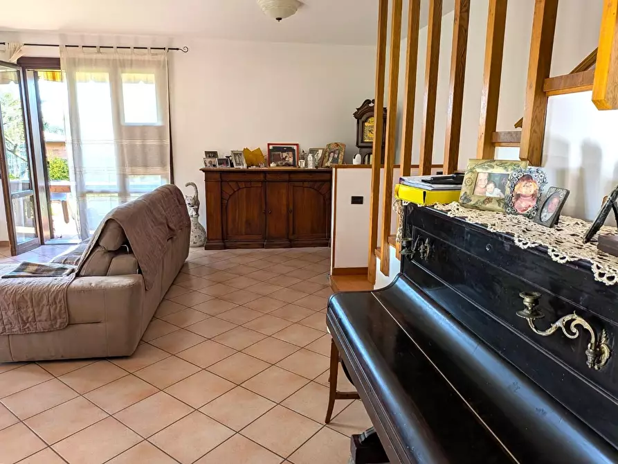 Immagine 18 di Porzione di casa in vendita  a Massa