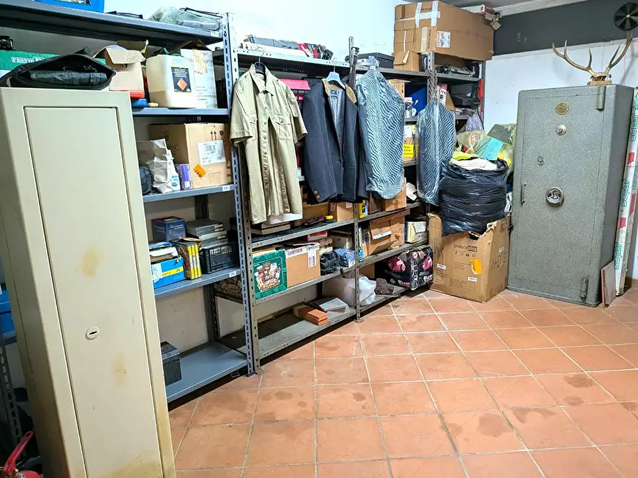 Immagine 73 di Porzione di casa in vendita  a Massa