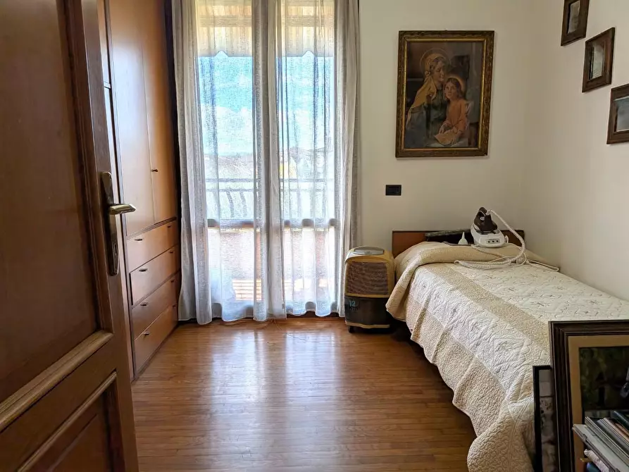 Immagine 53 di Porzione di casa in vendita  a Massa