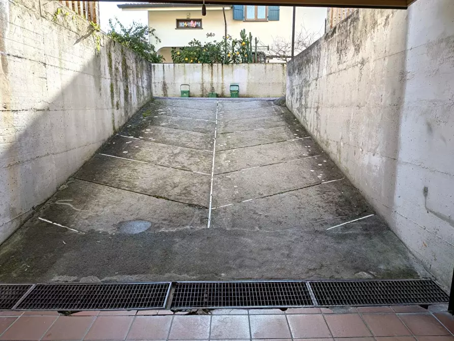 Immagine 76 di Porzione di casa in vendita  a Massa