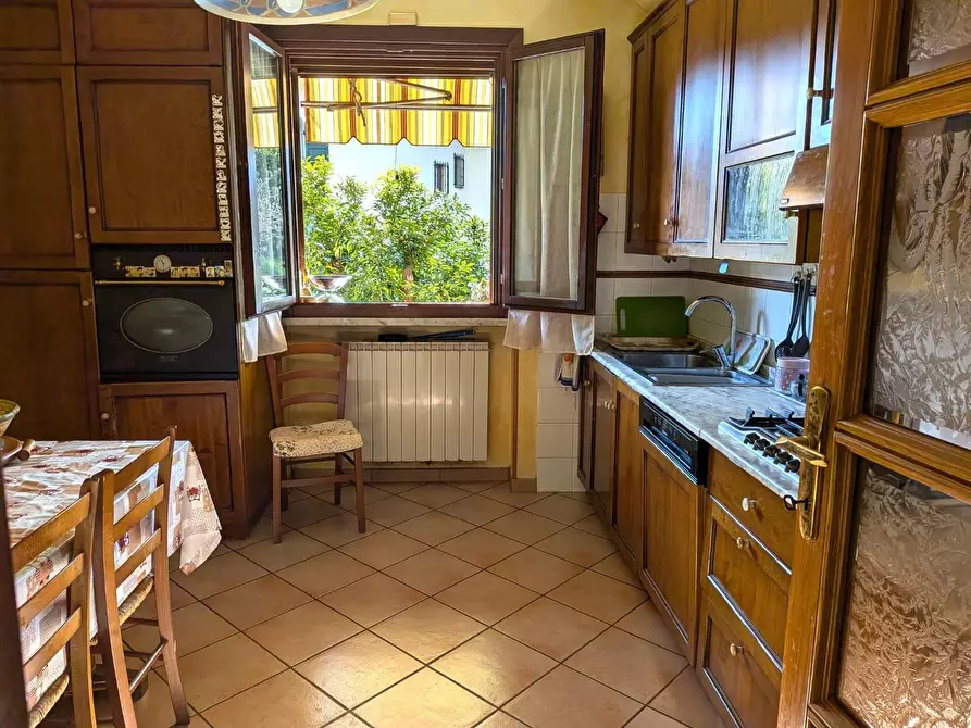 Immagine 31 di Porzione di casa in vendita  a Massa