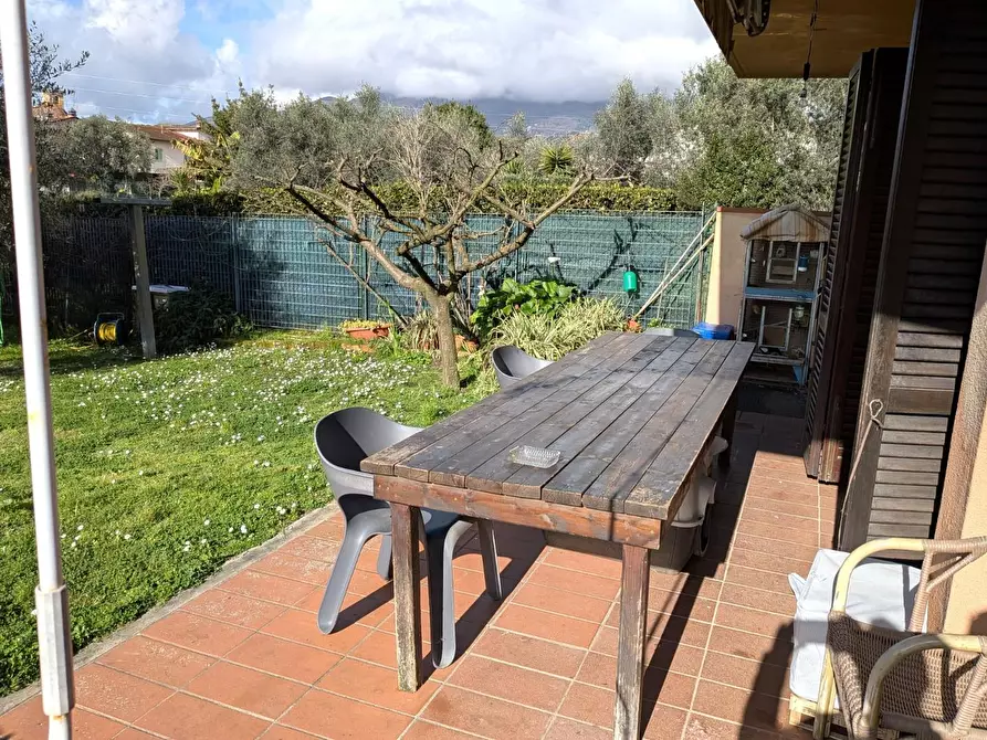 Immagine 12 di Porzione di casa in vendita  a Massa