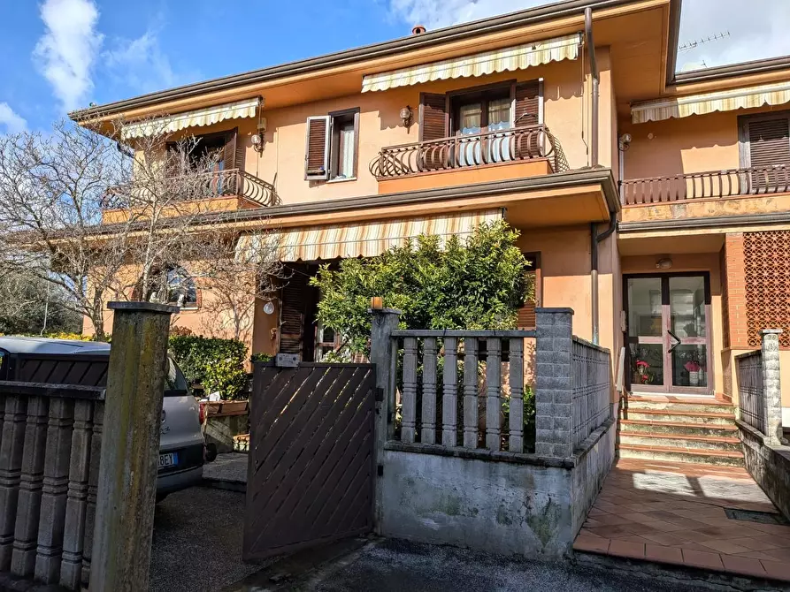 Immagine 3 di Porzione di casa in vendita  a Massa