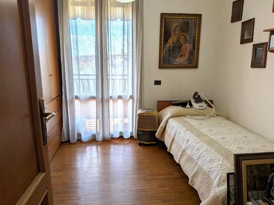 Immagine 52 di Porzione di casa in vendita  a Massa