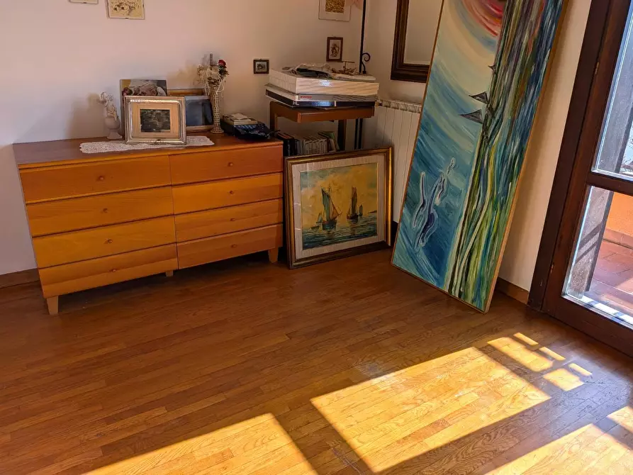 Immagine 57 di Porzione di casa in vendita  a Massa