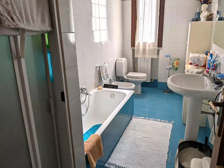 Immagine 50 di Porzione di casa in vendita  a Massa