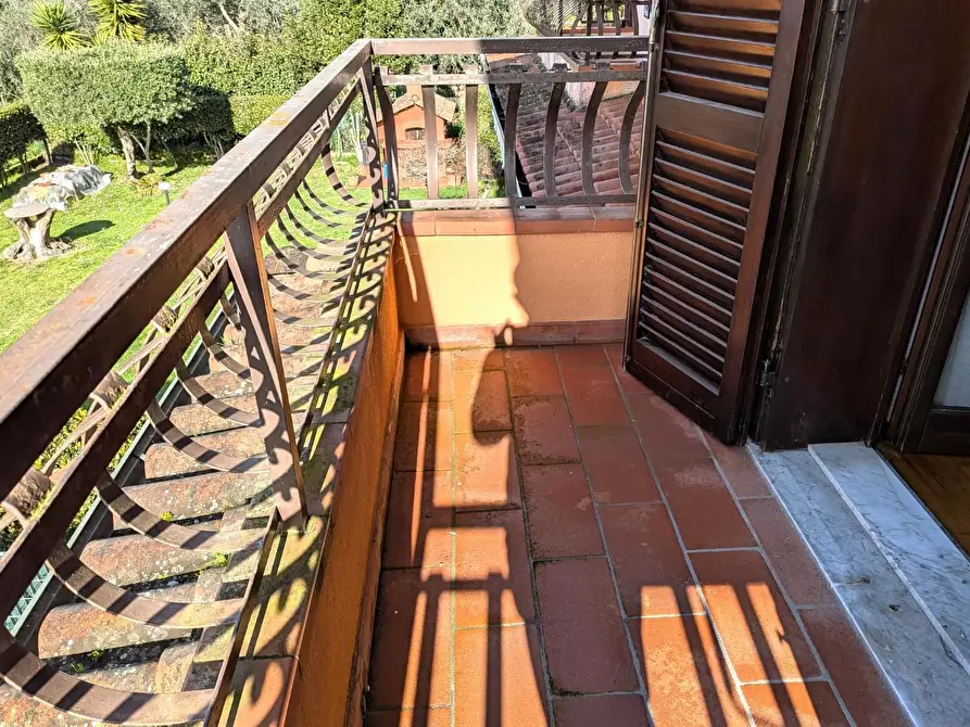 Immagine 55 di Porzione di casa in vendita  a Massa