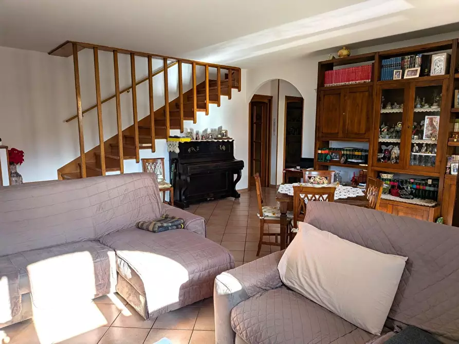 Immagine 22 di Porzione di casa in vendita  a Massa