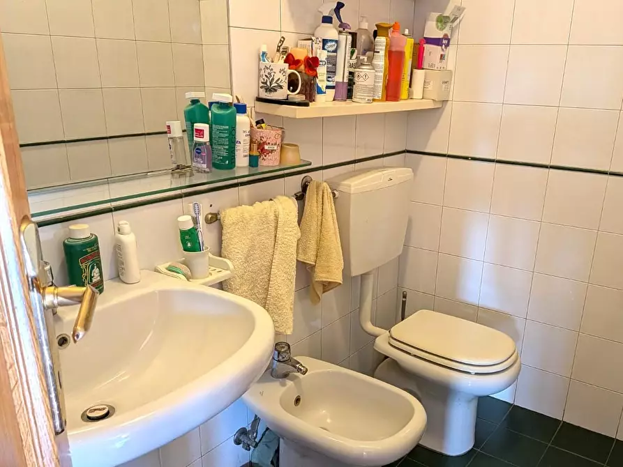 Immagine 34 di Porzione di casa in vendita  a Massa