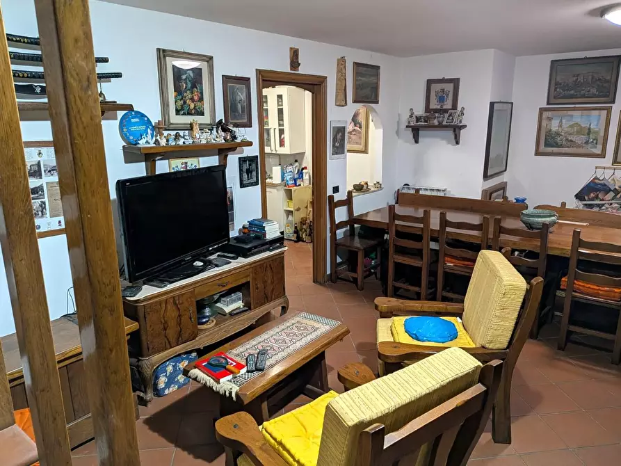 Immagine 67 di Porzione di casa in vendita  a Massa