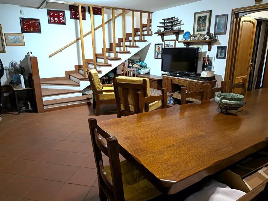 Immagine 68 di Porzione di casa in vendita  a Massa