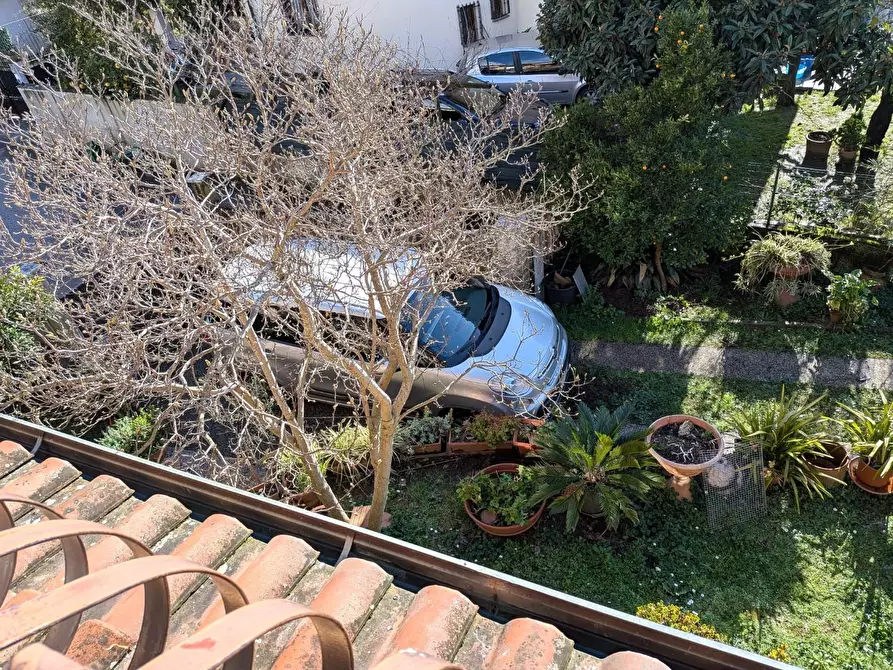 Immagine 61 di Porzione di casa in vendita  a Massa