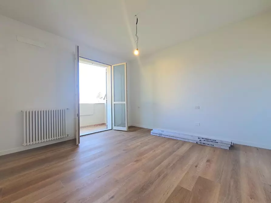 Immagine 12 di Appartamento in vendita  a Lucca