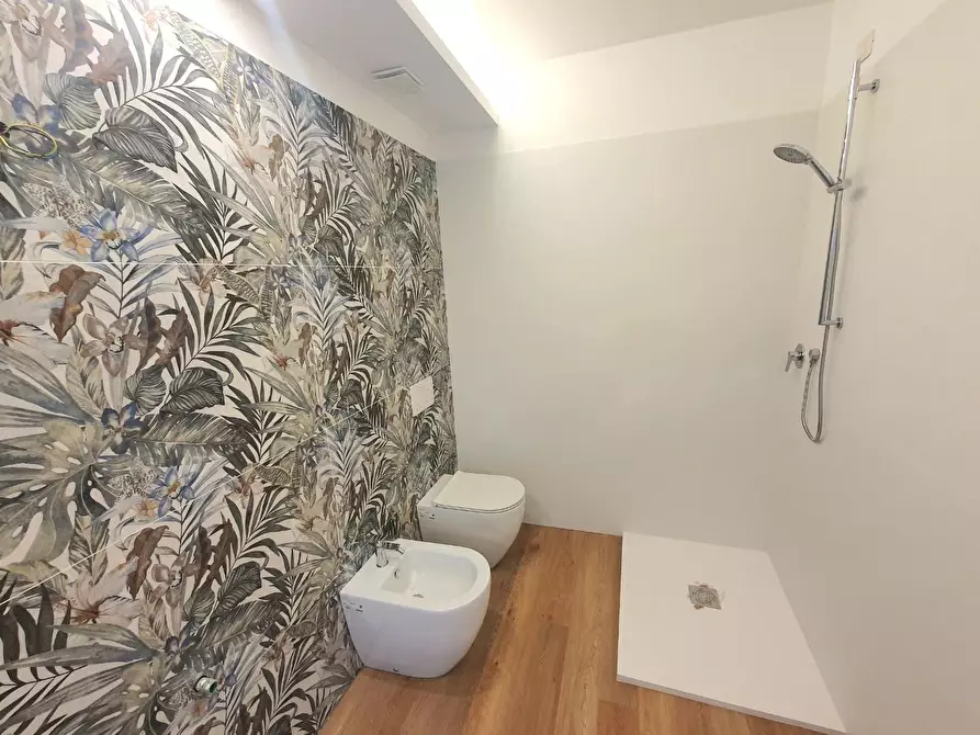 Immagine 20 di Appartamento in vendita  a Lucca