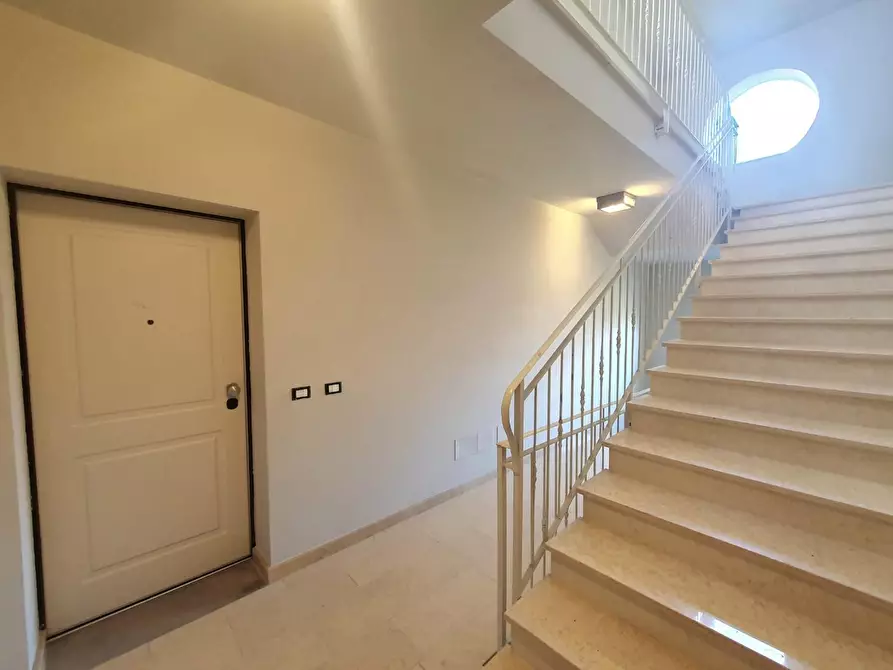 Immagine 24 di Appartamento in vendita  a Lucca