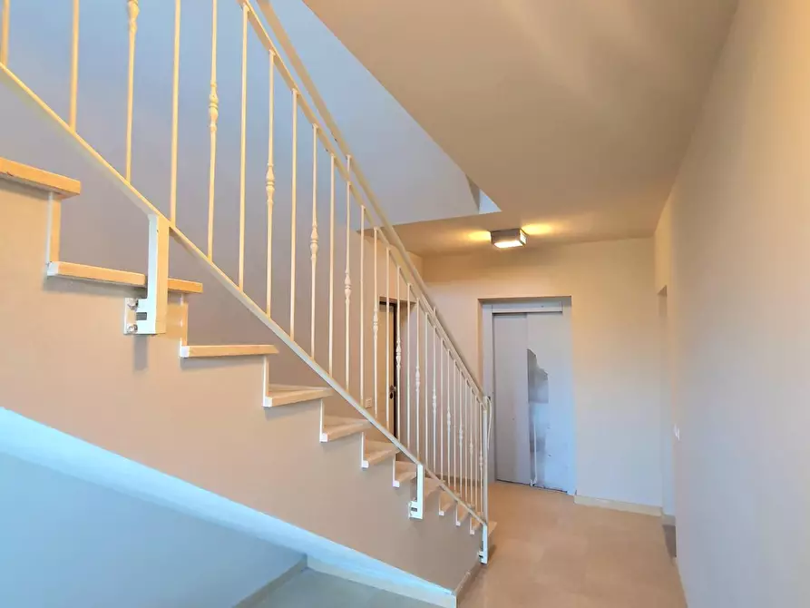 Immagine 26 di Appartamento in vendita  a Lucca