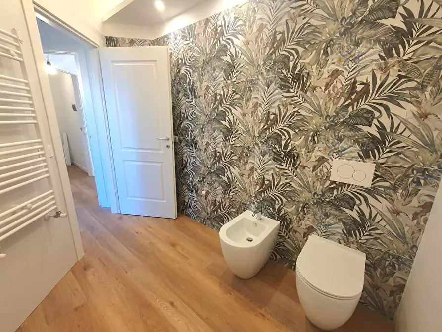 Immagine 21 di Appartamento in vendita  a Lucca