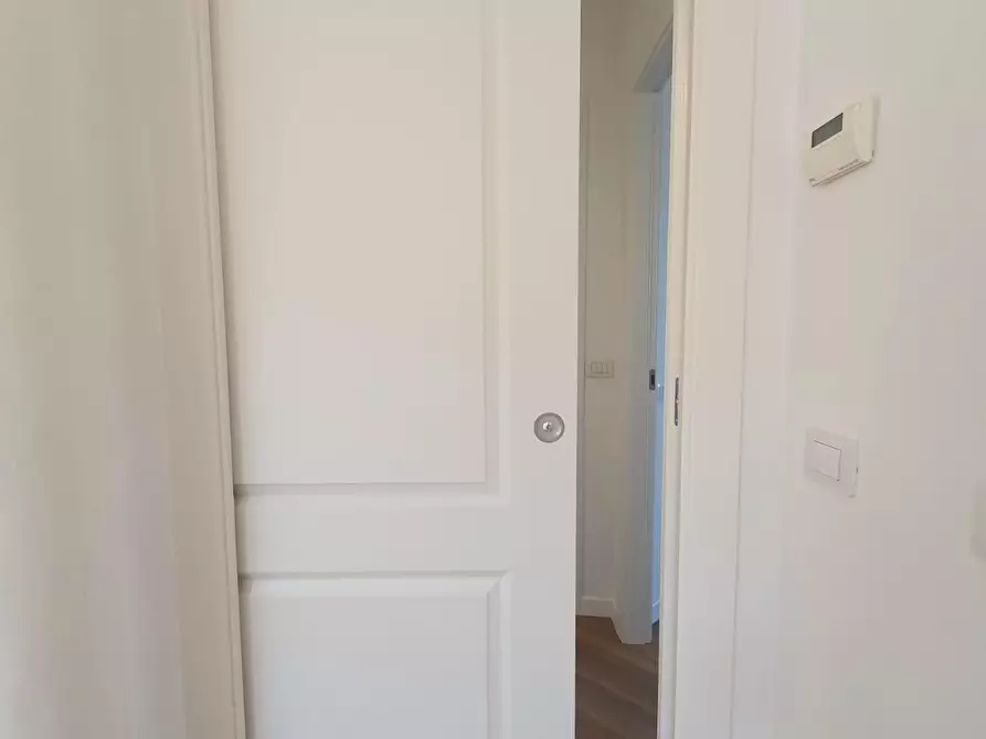 Immagine 11 di Appartamento in vendita  a Lucca