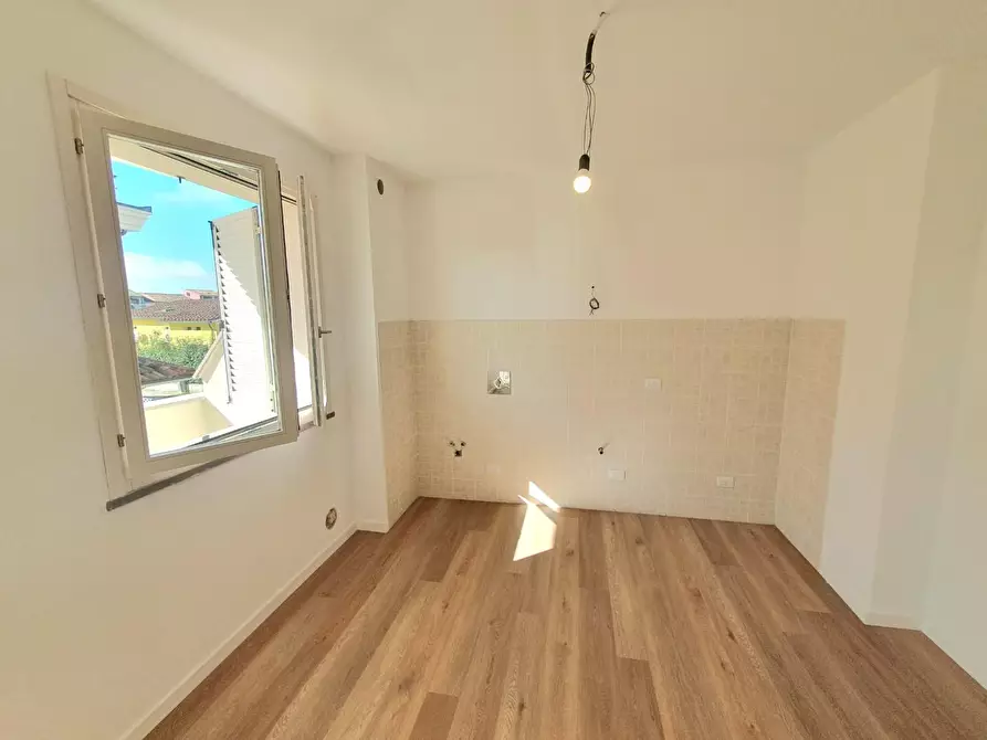 Immagine 7 di Appartamento in vendita  a Lucca