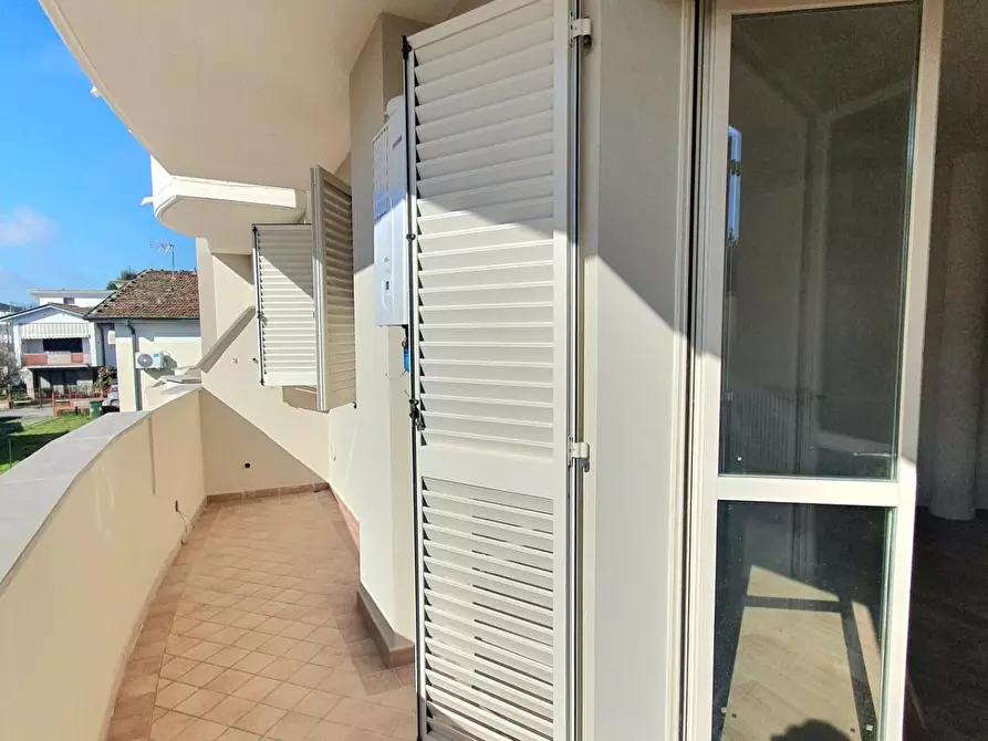 Immagine 4 di Appartamento in vendita  a Lucca