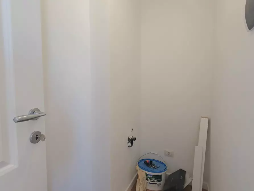 Immagine 9 di Appartamento in vendita  a Lucca