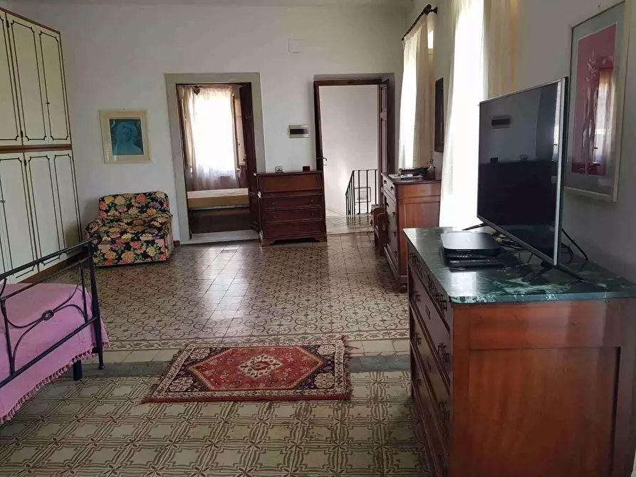 Immagine 3 di Villa in vendita  a Carrara