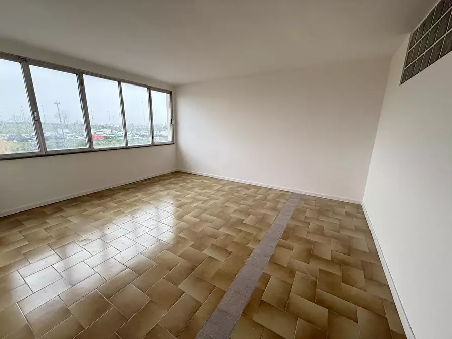 Immagine 1 di Ufficio in affitto  a Ponsacco