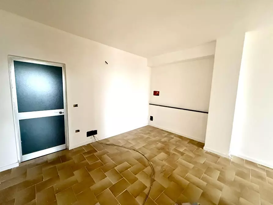 Immagine 7 di Ufficio in affitto  a Ponsacco