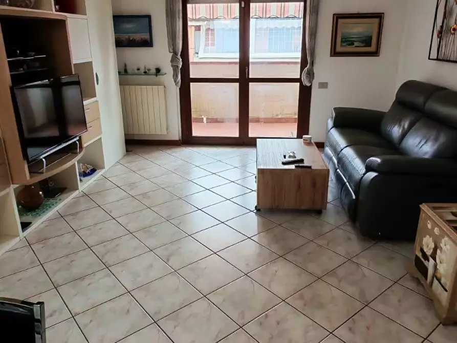 Immagine 6 di Appartamento in vendita  a Massa