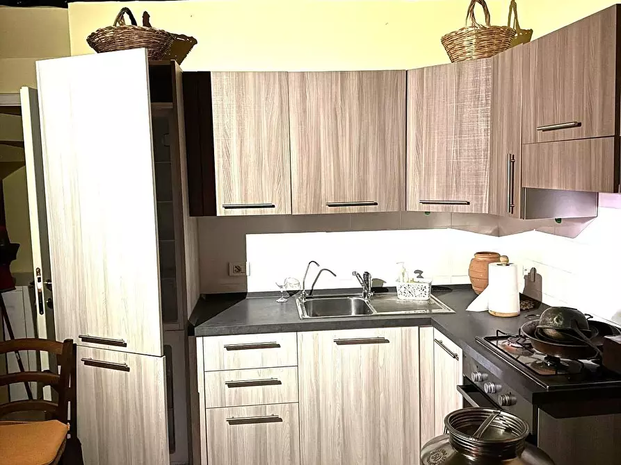 Immagine 2 di Appartamento in vendita  a Monticiano