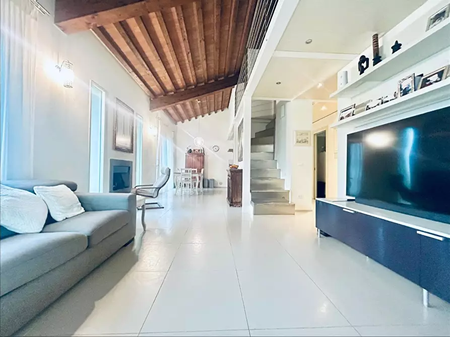 Immagine 2 di Villa in vendita  a Empoli