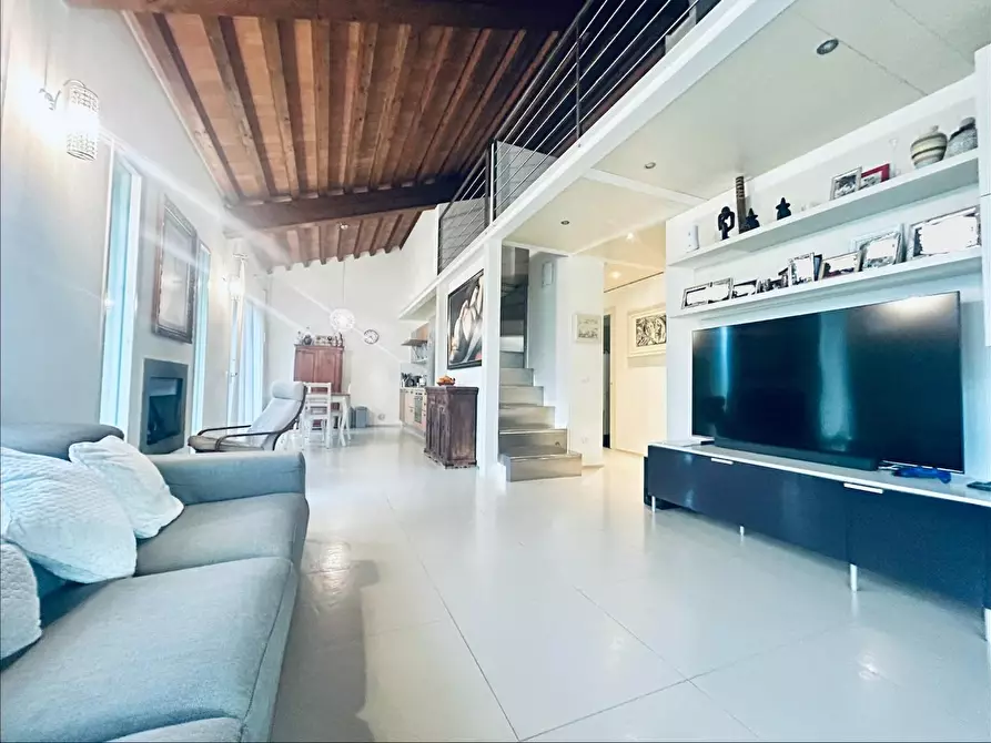 Immagine 1 di Villa in vendita  a Empoli