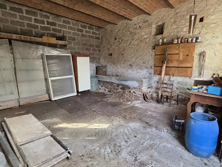 Immagine 19 di Deposito in vendita  a Capannori