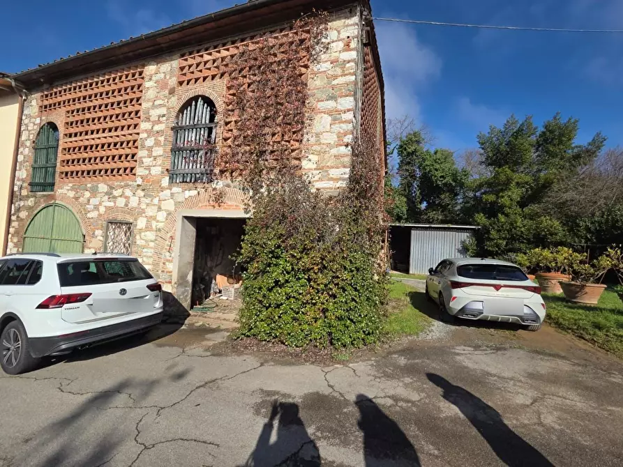 Immagine 17 di Deposito in vendita  a Capannori