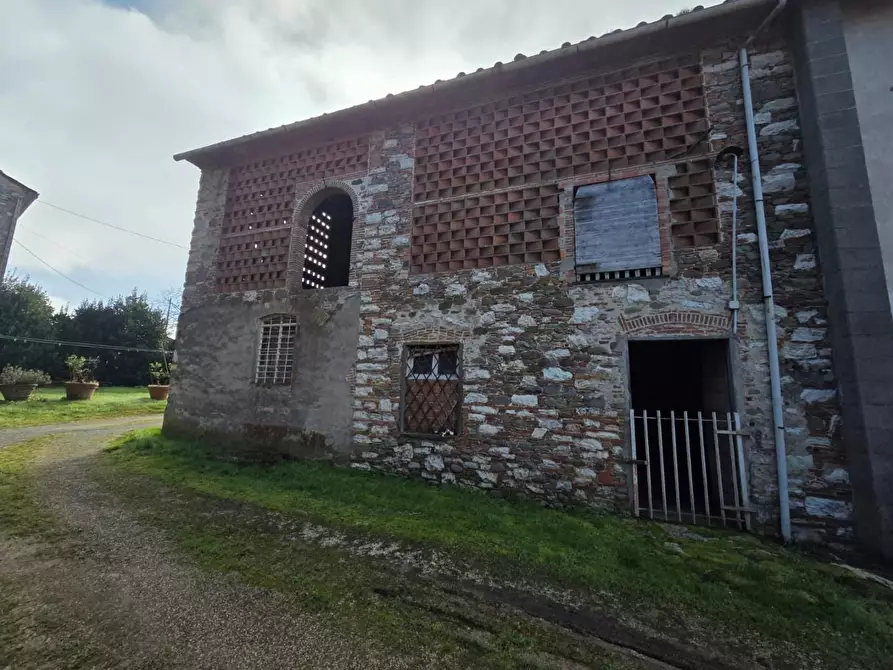 Immagine 7 di Deposito in vendita  a Capannori