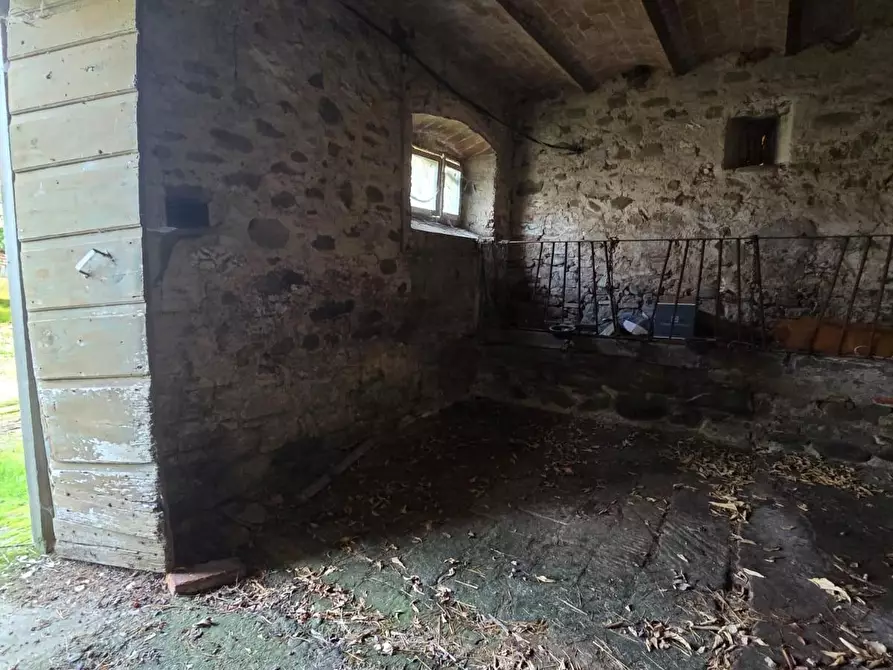 Immagine 5 di Deposito in vendita  a Capannori