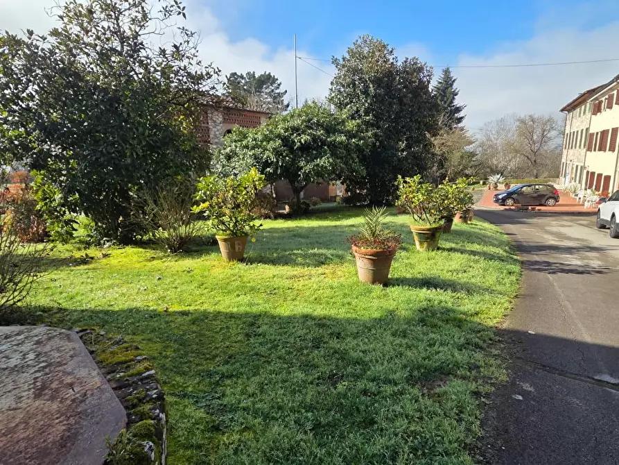 Immagine 12 di Deposito in vendita  a Capannori