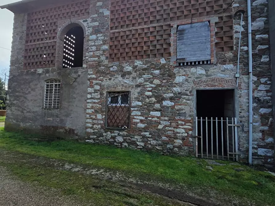 Immagine 8 di Deposito in vendita  a Capannori