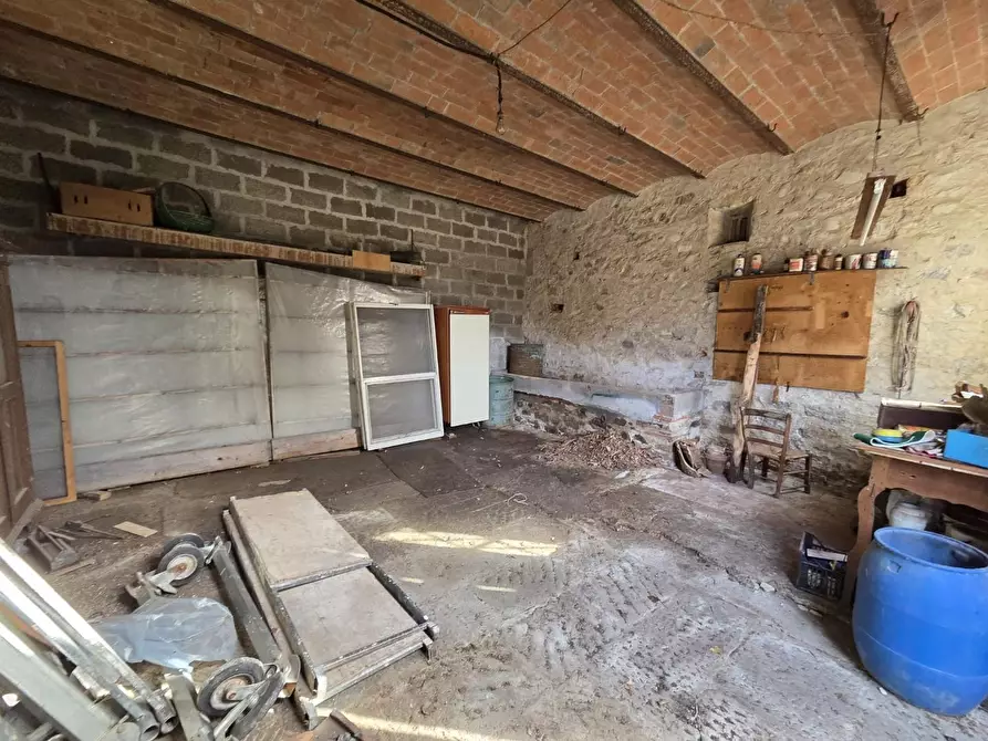 Immagine 20 di Deposito in vendita  a Capannori