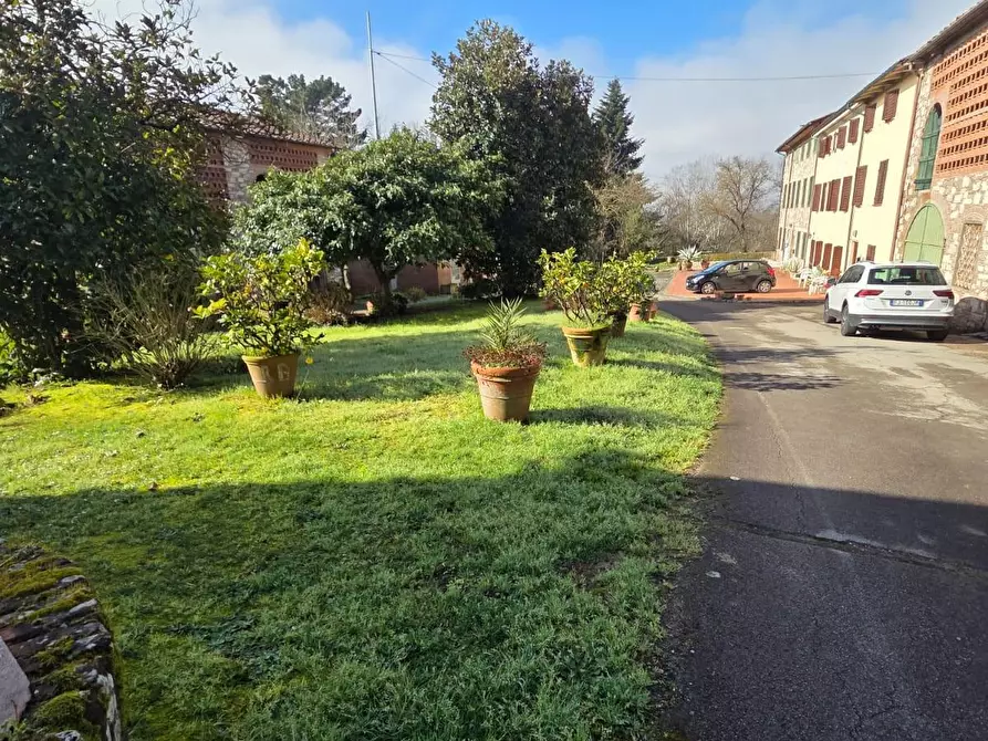 Immagine 13 di Deposito in vendita  a Capannori