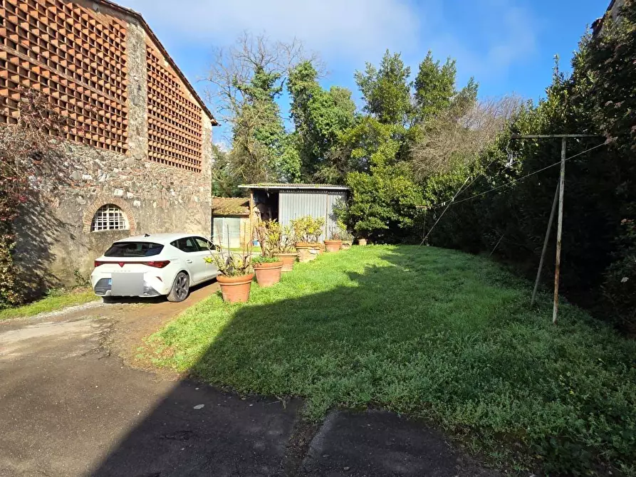 Immagine 18 di Deposito in vendita  a Capannori