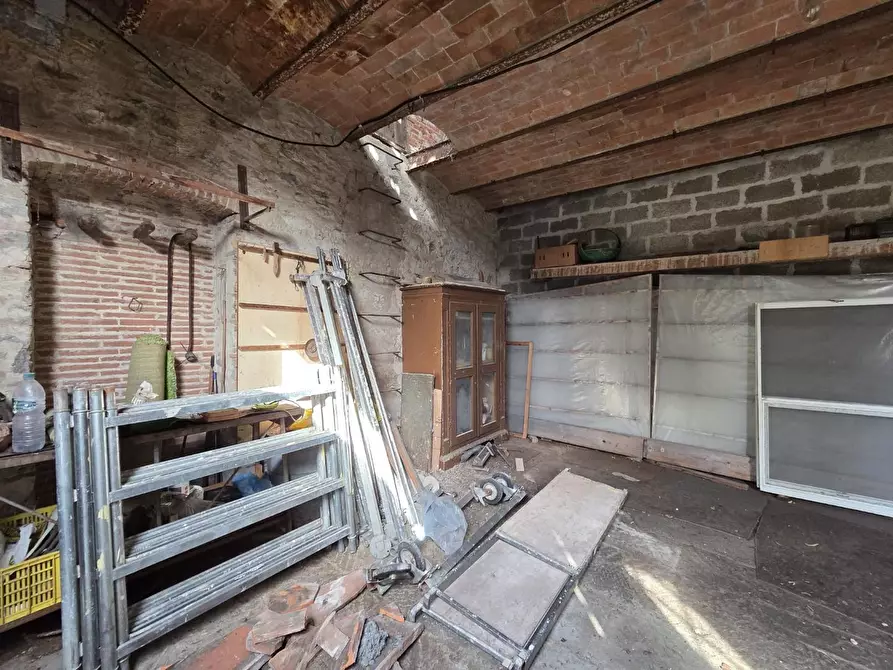 Immagine 21 di Deposito in vendita  a Capannori