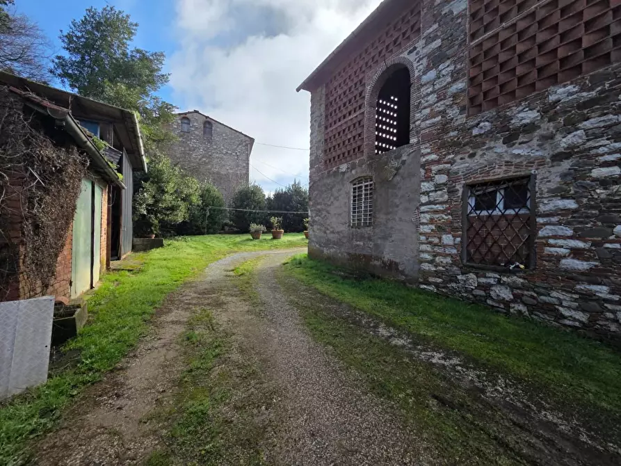 Immagine 6 di Deposito in vendita  a Capannori