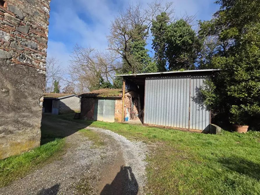 Immagine 10 di Deposito in vendita  a Capannori