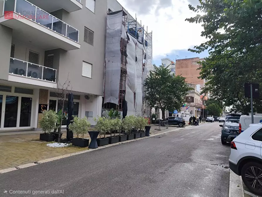 Immagine 12 di Magazzino in vendita  a Lecce
