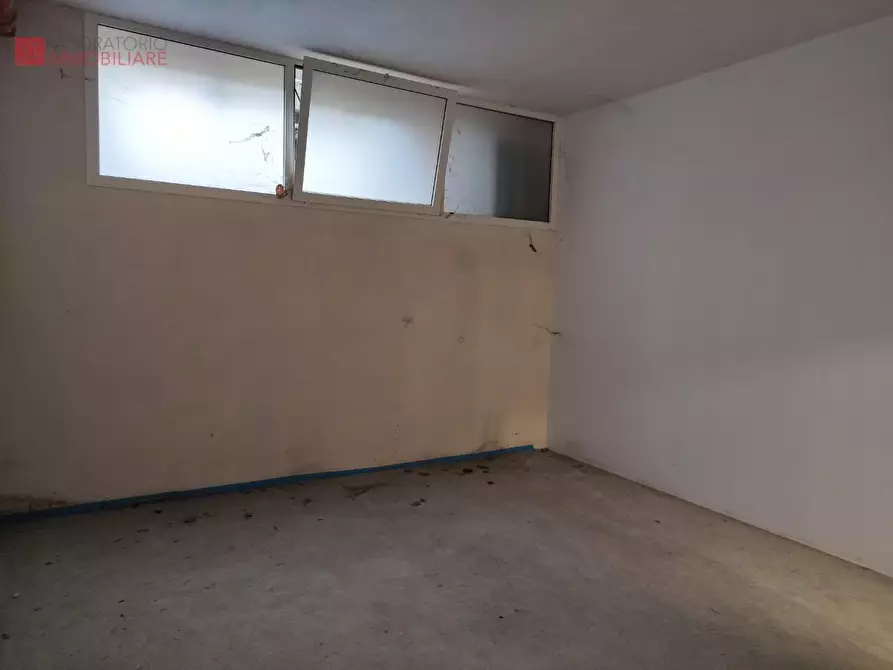Immagine 7 di Magazzino in vendita  a Lecce