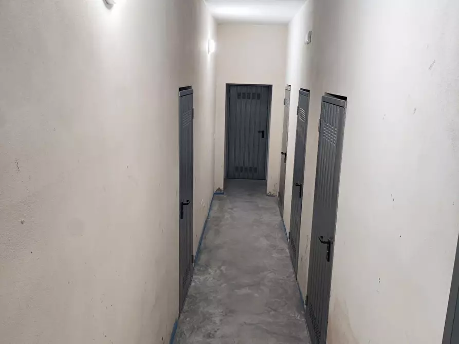 Immagine 8 di Magazzino in vendita  a Lecce