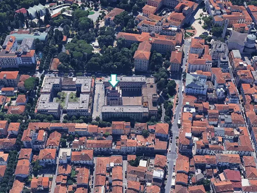 Immagine 2 di Garage in vendita  a Montecatini Terme