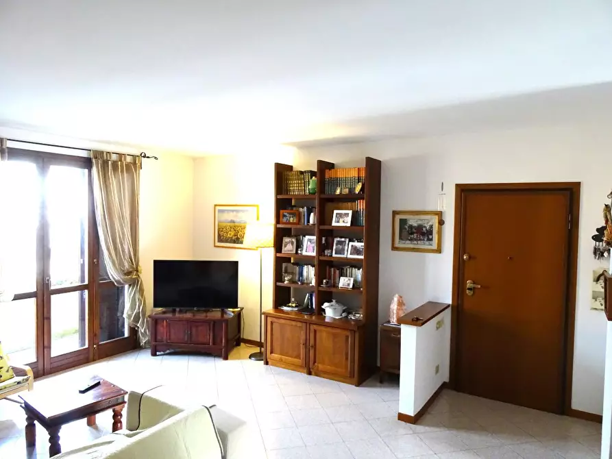 Immagine 2 di Appartamento in vendita  a Prato